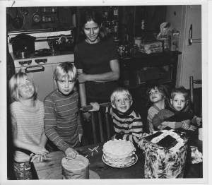 Susanna & Five kids, photo by Rick Campbell